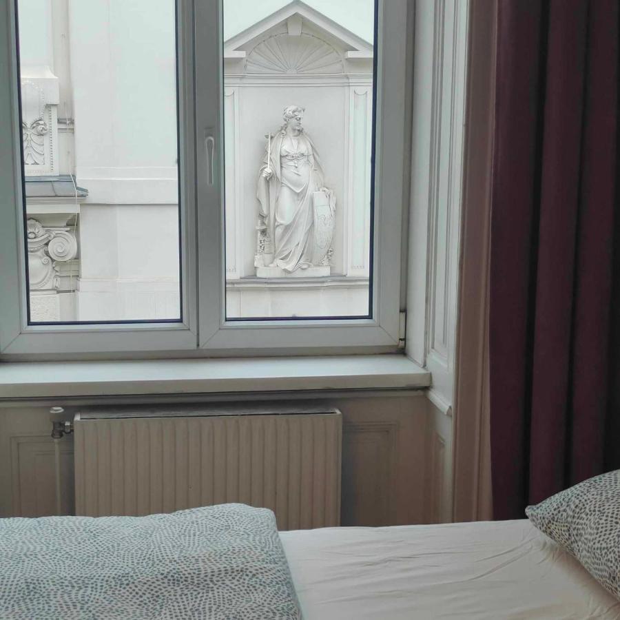 Large 4 Room Apartment In The Center Of เวียนนา ภายนอก รูปภาพ